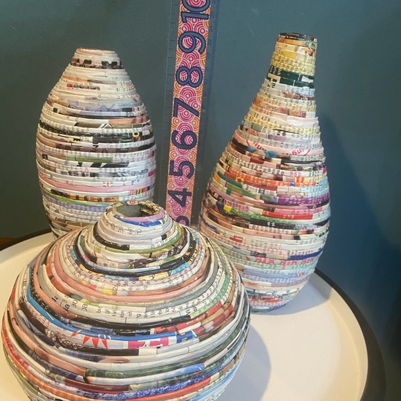 Set Of 3 RECYCLED PAPER TRAMP ART DECORATIVE VASES ORIGAMI NEWSPAPER MAGAZINE - Picture 5 of 10